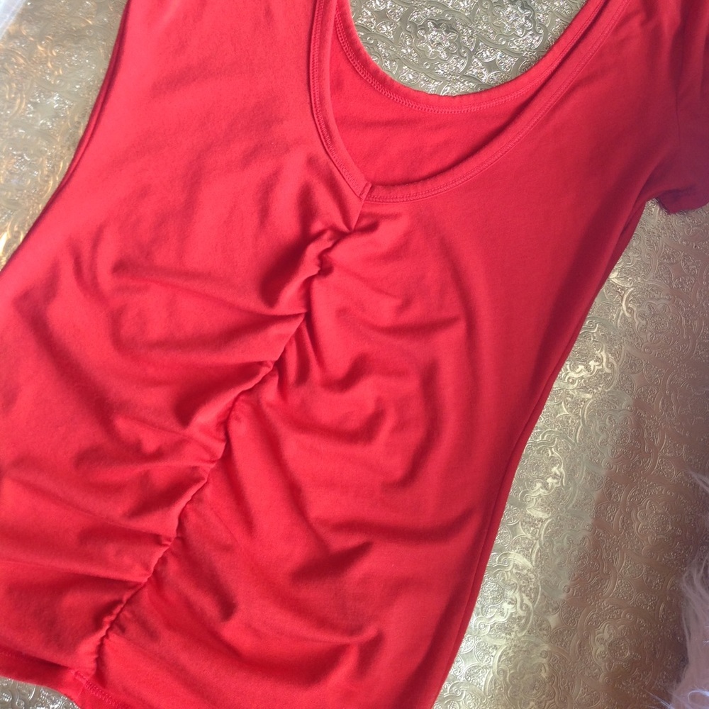 Red Top With Open Back And Scrunched Detail H039 - image 7